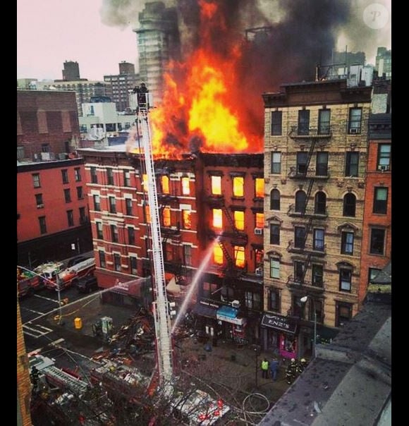 Drea de Matteo a posté un cliché de son immeuble en feu le 26 mars 2015