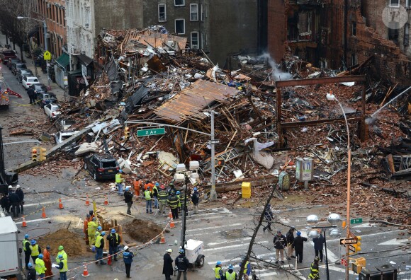 Effondrement de plusieurs immeubles à la suite d'un incendie à New York le 27 mars 2015.