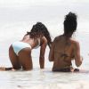 Exclusif - Karrueche Tran, Christina Milian et des amies se baignent lors de leur après-midi sur une plage de Cancún. Le 18 mars 2015.