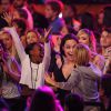 Zahara Marley Jolie-Pitt, Angelina Jolie et Shiloh Nouvel Jolie-Pitt : Angie serrée fort par ses filles quand elle apprend qu'elle est sacrée "meilleure méchante" pour Maléfique aux Kids' Choice Awards le 28 mars 2015