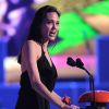 Angelina Jolie sur scène aux Kids Choice Awards 2015 le 28 mars : elle a été élue meulleure méchante pour Maléfique