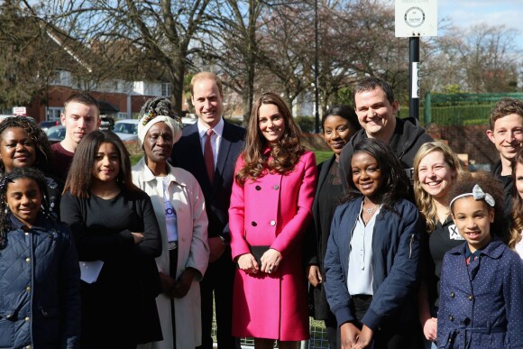 Le prince William et Kate Middleton, enceinte, lors d'engagements officiels le 27 mars 2015 dans la banlieue sud de Londres. La dernière mission de la duchesse avant d'accoucher de leur deuxième enfant.