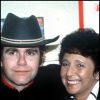 Elton John avec sa mère Sheila en novembre 1991