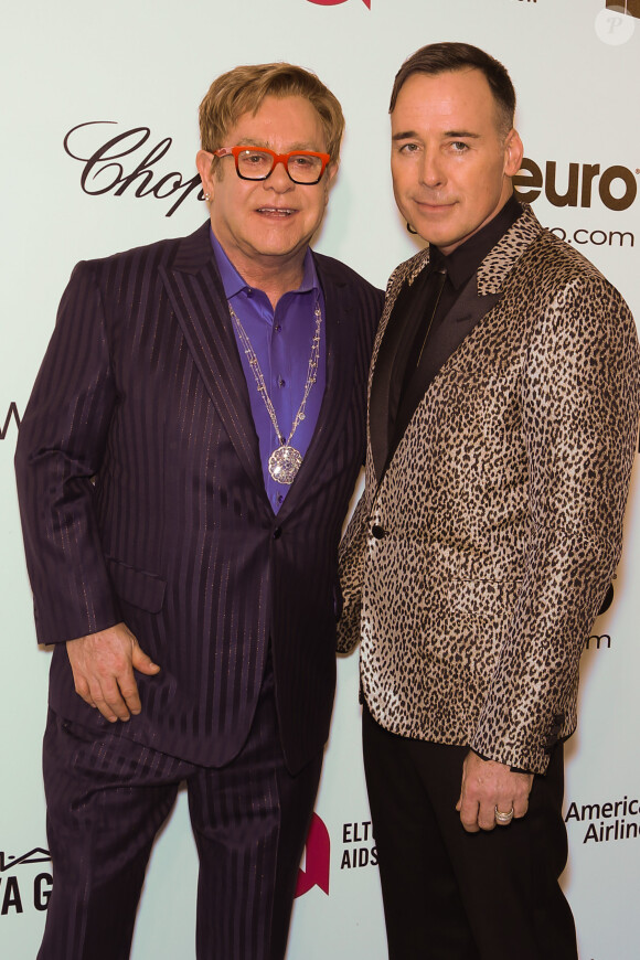 Elton John avec son mari David Furnish à la "Elton John AIDS Foundation Viewing Party" à Los Angeles, le 2 mars 2014