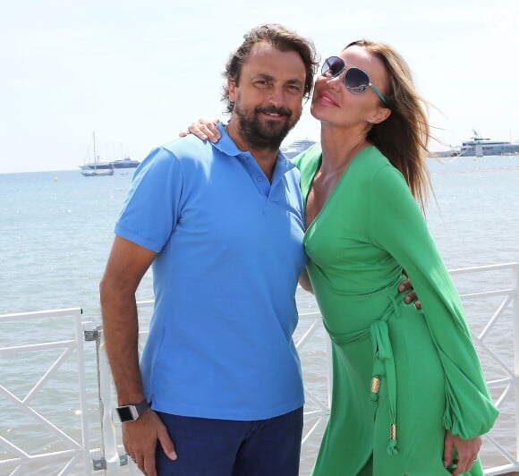 Henri Leconte et sa femme Florentine - Rencontres sur la plage Nice Matin - Majestic Barrière lors du 67e festival international du film de Cannes. Le 21 mai 2014 