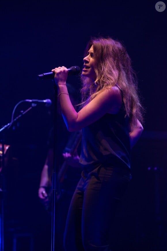 Julie Zenatti en concert à Lille le 27 mars 2015.