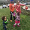 Mariah Carey lors d'une chasse aux oeufs avec ses enfants et son ex Nick Cannon, le 5 avril 2015