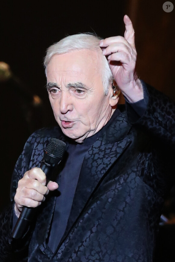 Charles Aznavour lors de son concert au parc des expositions Crocus à Moscou, le 3 octobre 2014.