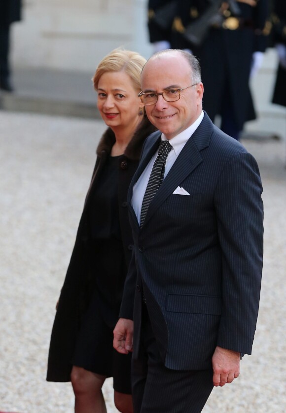 Bernard Cazeneuve et sa femme - Dîner d'Etat au Palais de l'Elysée en l'honneur du président tunisien Beji Caïd Essebsi à Paris le 7 avril 2015.