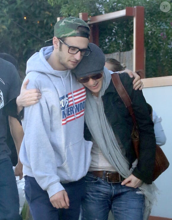 Instants de complicité caline entre Robin Wright et son fils Hopper à Venice, le 2 avril 2015.