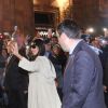 Kim et Khloé Kardashian, Kanye et North West arrivent à l'hôtel Armenia Marriott. Erevan, le 8 avril 2015.