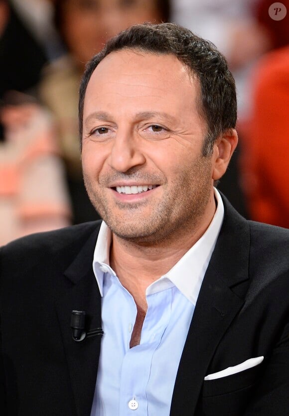 Arthur, à l'enregistrement de l'émission Vivement Dimanche à Paris le 26 novembre 2014.