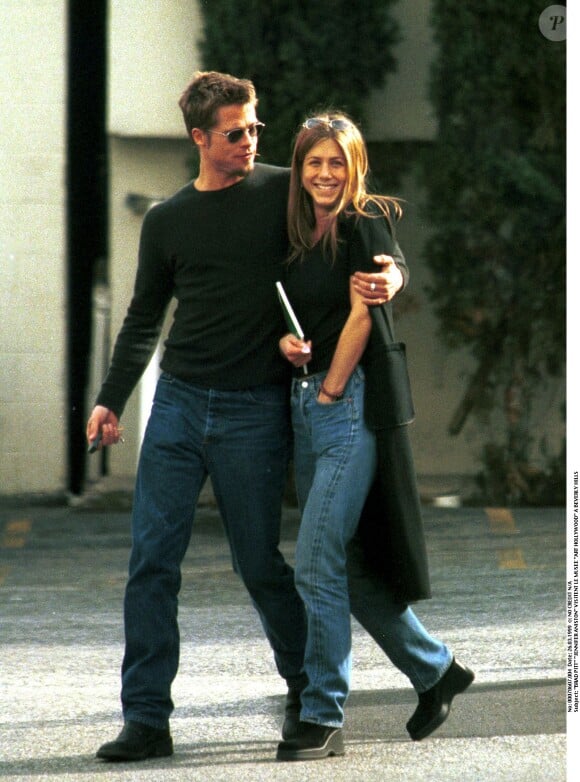 Jennifer Aniston et Brad Pitt à Beverly Hills en 1999