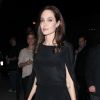 Angelina Jolie arrive au Writer's Guild Theater pour une projection du film "Unbroken" à Beverly Hills, le 9 décembre 2014.