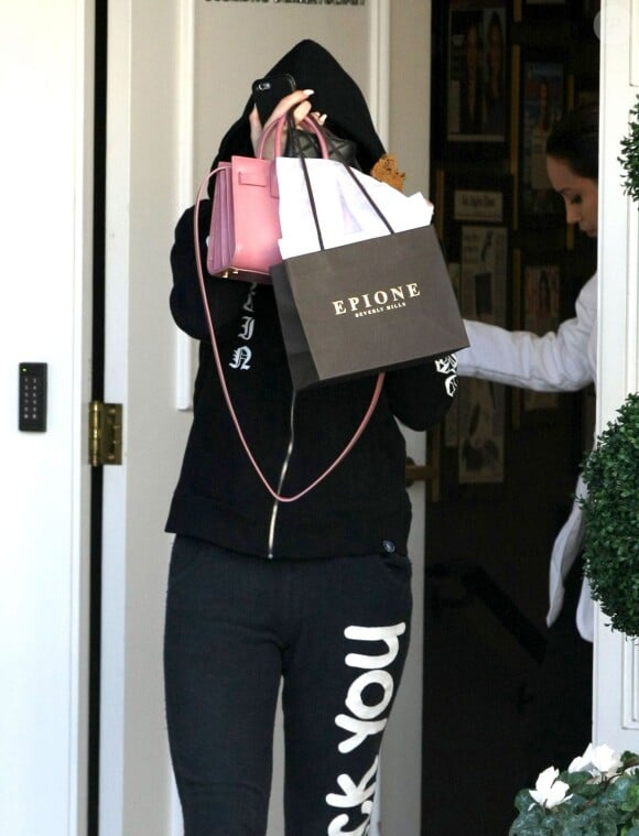Kylie Jenner à la sortie d'un centre de dermatologie à Beverly Hills.  Le 8 avril 2015 