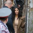 Kim Kardashian, son mari Kanye West, sa fille North West, sa soeur Khloe Kardashian et ses cousines Kourtni et Kara visitent les ruines de la maison de ses aïeuls puis se rendent dans une église à Gyumri en Arménie le 11 avril 2015.