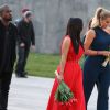 Kim Kardashian, son mari Kanye West et sa soeur Khloe Kardahian visitent, accompagnés de leurs cousines Kourtni et Kara, le mémorial du génocide, pour commémorer le 100ème anniversaire du génocide arménien, à Erevan, le 10 avril 2015, lors de leur voyage dans leur pays d'origine. 