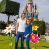 Valérie Bègue et le nageur Camille Lacourt ont profité du retour des beaux jours pour passer un moment féérique à Disneyland Paris. Avril 2015.