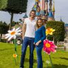 Valérie Bègue et Camille Lacourt ont profité du retour des beaux jours pour passer un moment féérique au parc Disneyland Paris. Avril 2015.