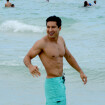 Mario Lopez : Avec sa femme Courtney, il exhibe son corps de rêve à la plage