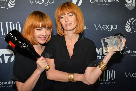 Sylvie Hoarau et Aurélie Saada, du groupe Brigitte - Photocall de la remise des trophées lors de la 10ème cérémonie des Globes de Cristal au Lido à Paris, le 13 avril 2015.