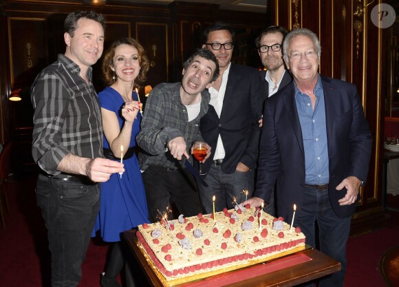 Guillaume de Tonquédec, Lysiane Meis, Eric Elmosnino, Alexandre de la Patelliere, Matthieu Delaporte et Bernard Murat - 200e de la pièce "Un dîner d'adieu" au théâtre Édouard VII à Paris le 14 avril 2015.