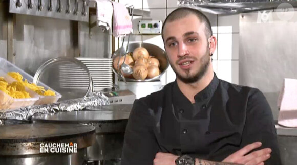 Philippe Etchebest sort de ses gonds dans Cauchemar en cuisine sur M6. Kévin, le cuisinier, n'en mène pas large. Emission du 15 avril 2015.