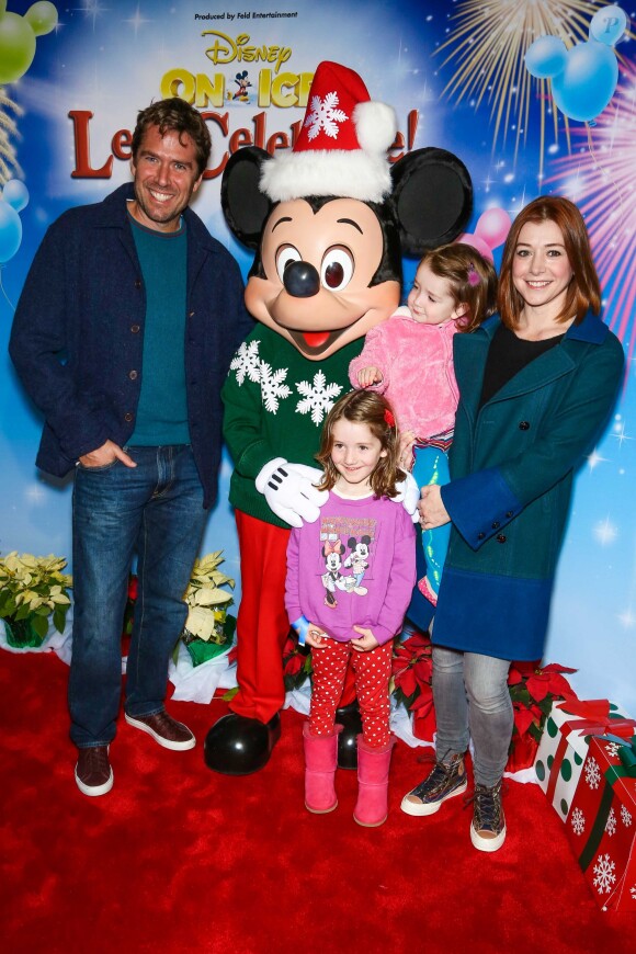 Alyson Hannigan et Alexis Denisof avec leurs filles Satyana Marie Denisof et Keeva Jane Denisof à la soirée "Disney on Ice Let's Celebrate!" à Los Angeles, le 11 décembre 2014 