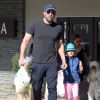 Ben Affleck se promène avec sa fille Seraphina à Pacific Palisades. Le 19 avril 2015