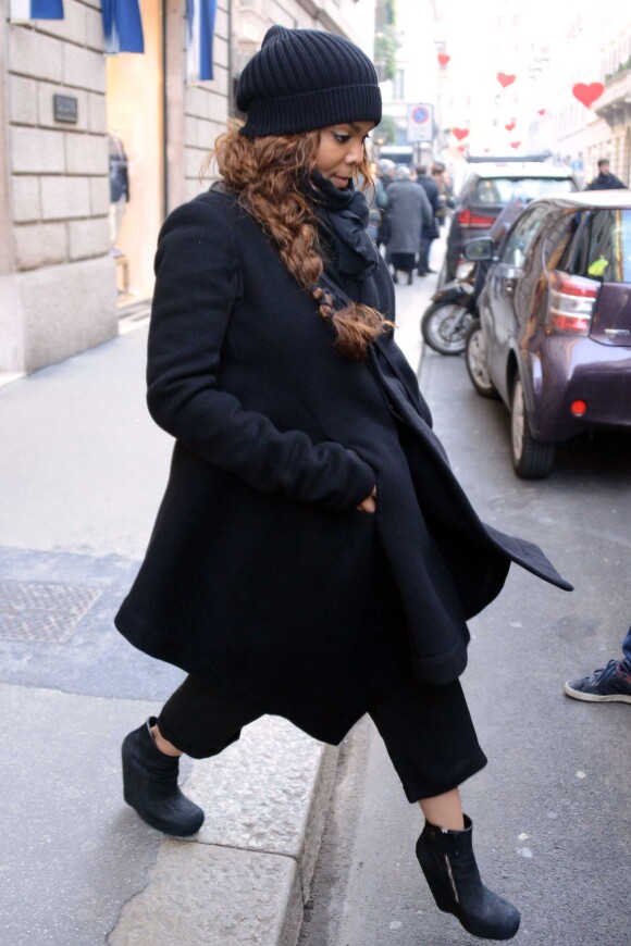 Janet Jackson quitte le magasin Giuseppe Zanotti à Milan, le 11 février 2015.