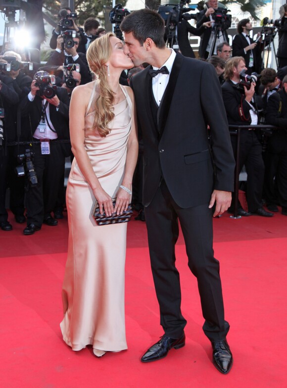 Novak Djokovich avec son épouse Jelena Ristic sur le tapis rouge du Festival de Cannes, le 17 mai 2011
