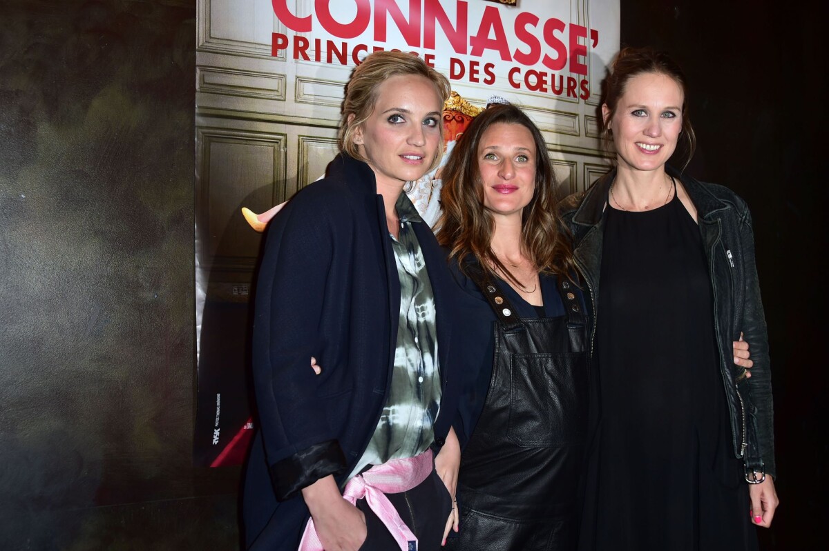 Photo Les Réalisatrices Eloïse Lang Noémie Saglio Et Camille Cottin Enceinte Avant Première 