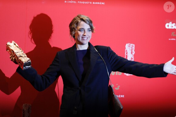 Adèle Haenel (César de la Meilleure actrice) - Photocall au Fouquet's lors de la 40e cérémonie des César à Paris le 20 février 2015.