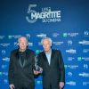 Luc Dardenne et son frère Jean-Pierre Dardenne avec leur Magritte du meilleur réalisateur lors de la 5e de la cérémonie des Magritte du cinéma belge à Bruxelles le 7 février 2015. 