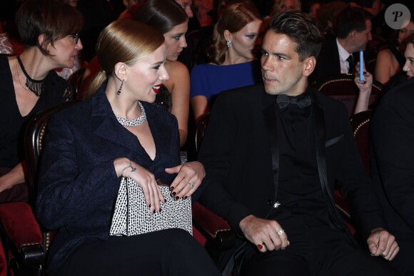 Scarlett Johansson et son fiancé à la 39e cérémonie des César au théâtre du Châtelet à Paris, le 28 février 2014. 