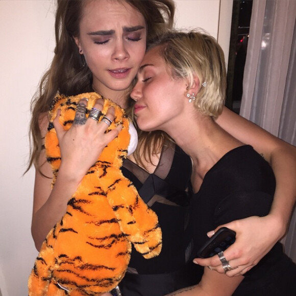 Cara Delevingne et Miley Cyrus lors de la Secret Party à Las Vegas, le 23 avril 2015.