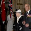 La reine Elizabeth II, avec son époux le prince Philip, assistait à une messe en l'abbaye de Westminster pour le centenaire de la bataille de Gallipoli, le 25 avril 2015.