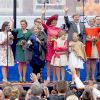 La princesse Anita, la princesse Annette, le prince Bernhard, le roi Willem-Alexander, la reine Maxima et leurs filles les princesses Ariane, Alexia et Catharina-Amalia, la princesse Laurentien, le prince Constantijn et le prince Maurits lors des célébrations de la Fête du Roi le 27 avril 2015 à Dordrecht pour les 48 ans du roi Willem-Alexander des Pays-Bas.