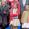 Les princesses Catharina-Amalia, Alexia et Ariane lors des célébrations de la Fête du Roi le 27 avril 2015 à Dordrecht pour les 48 ans du roi Willem-Alexander des Pays-Bas.