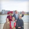 La reine Maxima et le roi Willem-Alexander des Pays-Bas avec leurs filles Ariane, Alexia et Catharina-Amalia lors des célébrations de la Fête du Roi le 27 avril 2015 à Dordrecht pour les 48 ans du roi Willem-Alexander des Pays-Bas.