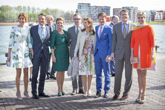 La princesse Marilène et le prince Maurits, la princesse Annette et le prince Bernhard, la princesse Anita et le prince Pieter-Christiaan et le prince Constantijn et la princesse Laurentien lors des célébrations de la Fête du Roi le 27 avril 2015 à Dordrecht pour les 48 ans du roi Willem-Alexander des Pays-Bas.
