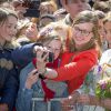 Les princesses Marilène et Laurentien en plein selfie lors des célébrations de la Fête du Roi le 27 avril 2015 à Dordrecht pour les 48 ans du roi Willem-Alexander des Pays-Bas.
