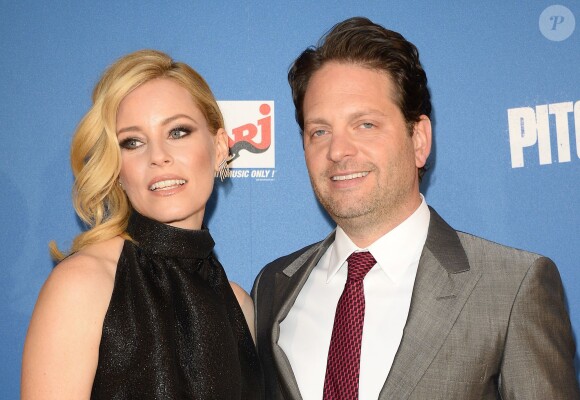 Elizabeth Banks et son mari Max Handelman - Avant-première du film Pitch Perfect 2 au cinéma UGC Bercy à Paris, le 28 avril 2015.