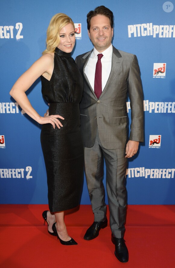 Elizabeth Banks et son mari Max Handelman - Avant-première du film Pitch Perfect 2 au cinéma UGC Bercy à Paris, le 28 avril 2015.