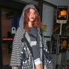 Rihanna arrive à l'aéroport LAX de Los Angeles, le 28 avril 2015.