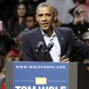 Barack Obama soutient Tom Wolf lors d'un discours au "Temple University" à Philadelphie, le 2 novembre 2014.  