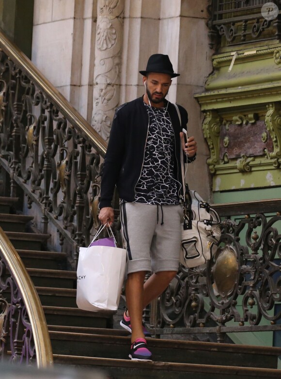 Nabilla Benattia et Thomas Vergara à la Gare de Lyon à Paris, le 24 avril 2015.