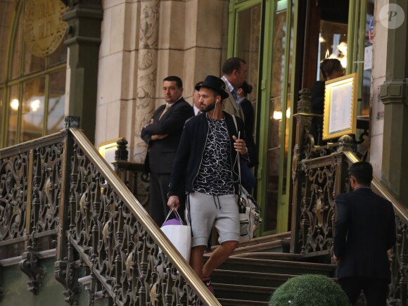 Nabilla Benattia et Thomas Vergara à la Gare de Lyon à Paris, le 24 avril 2015.
