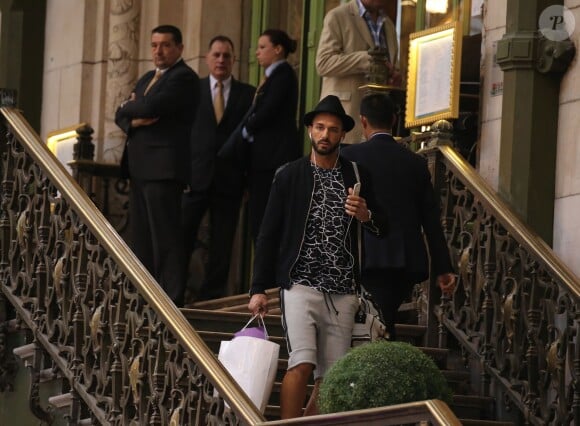 Nabilla Benattia et Thomas Vergara à la Gare de Lyon à Paris, le 24 avril 2015.