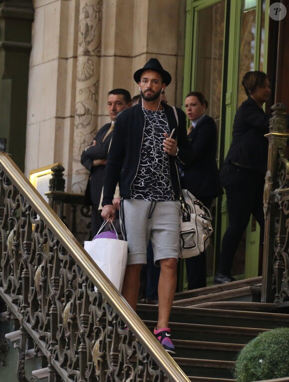 Nabilla Benattia et Thomas Vergara à la Gare de Lyon à Paris, le 24 avril 2015.